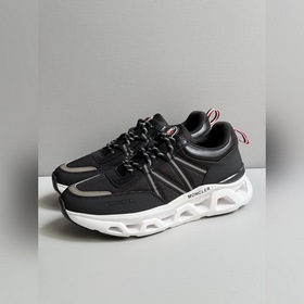 Moncler蒙口 男鞋運動鞋，進口牛皮面、氯丁橡膠 各種材質拼接打造，鞋面采用