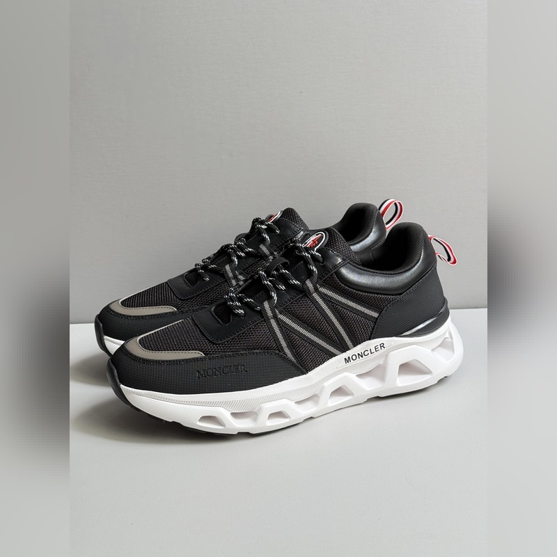 Moncler蒙口 男鞋運動鞋，進口牛皮面、氯丁橡膠 各種材質拼接打造，鞋面采用