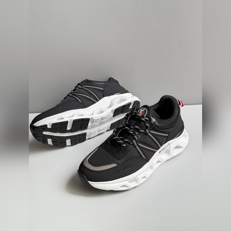 Moncler蒙口 男鞋運動鞋，進口牛皮面、氯丁橡膠 各種材質拼接打造，鞋面采用
