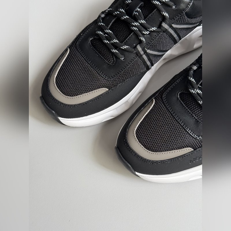 Moncler蒙口 男鞋運動鞋，進口牛皮面、氯丁橡膠 各種材質拼接打造，鞋面采用