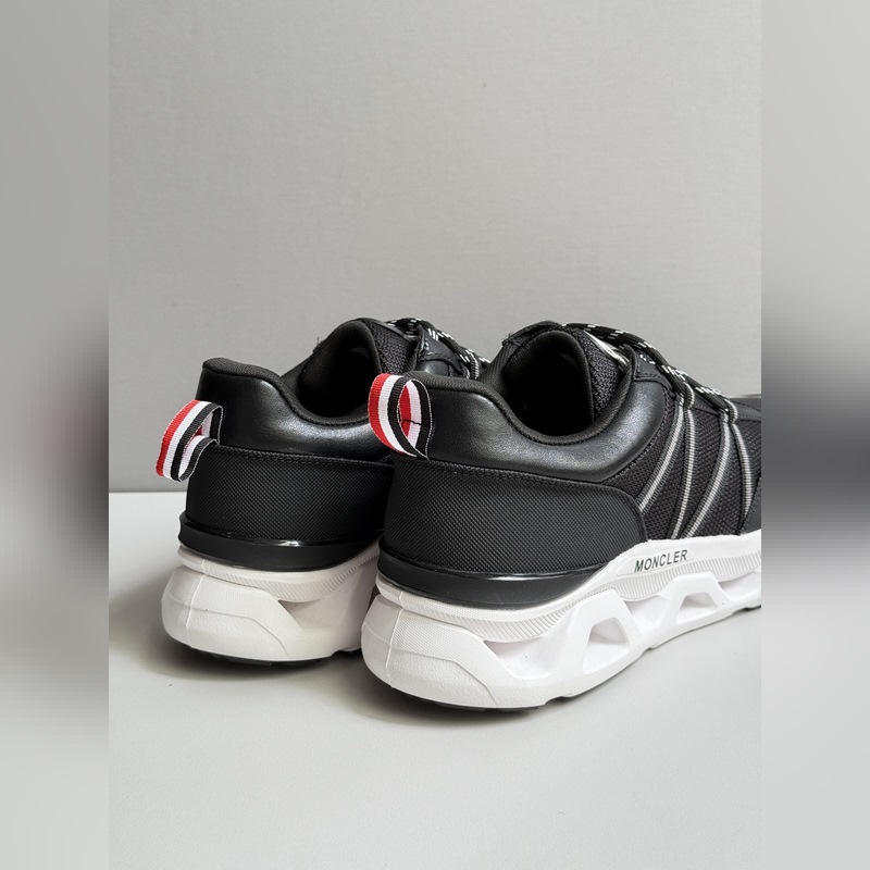 Moncler蒙口 男鞋運動鞋，進口牛皮面、氯丁橡膠 各種材質拼接打造，鞋面采用