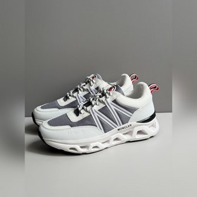 Moncler蒙口 男鞋運動鞋，進口牛皮面、氯丁橡膠 各種材質拼接打造，鞋面采用