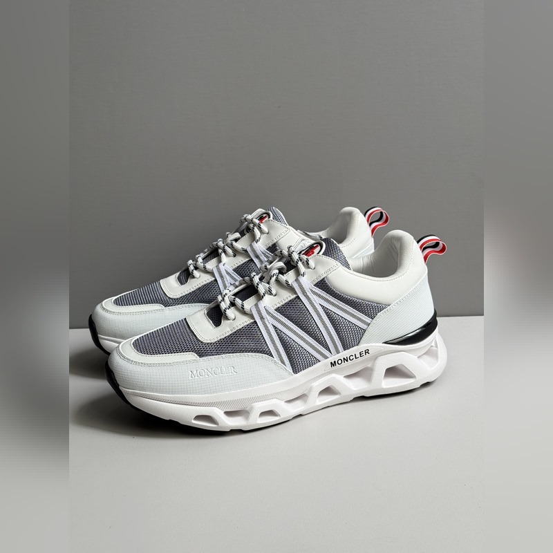 Moncler蒙口 男鞋運動鞋，進(jìn)口牛皮面、氯丁橡膠 各種材質(zhì)拼接打造，鞋面采用
