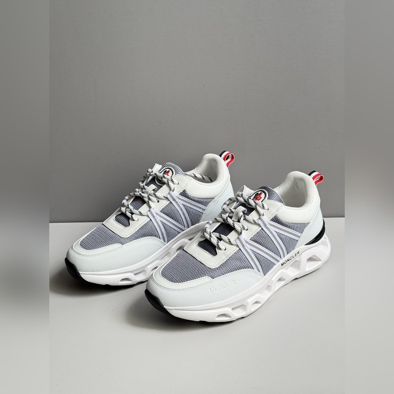 Moncler蒙口 男鞋運動鞋，進(jìn)口牛皮面、氯丁橡膠 各種材質(zhì)拼接打造，鞋面采用