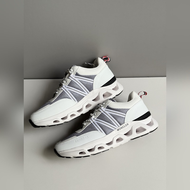 Moncler蒙口 男鞋運動鞋，進(jìn)口牛皮面、氯丁橡膠 各種材質(zhì)拼接打造，鞋面采用