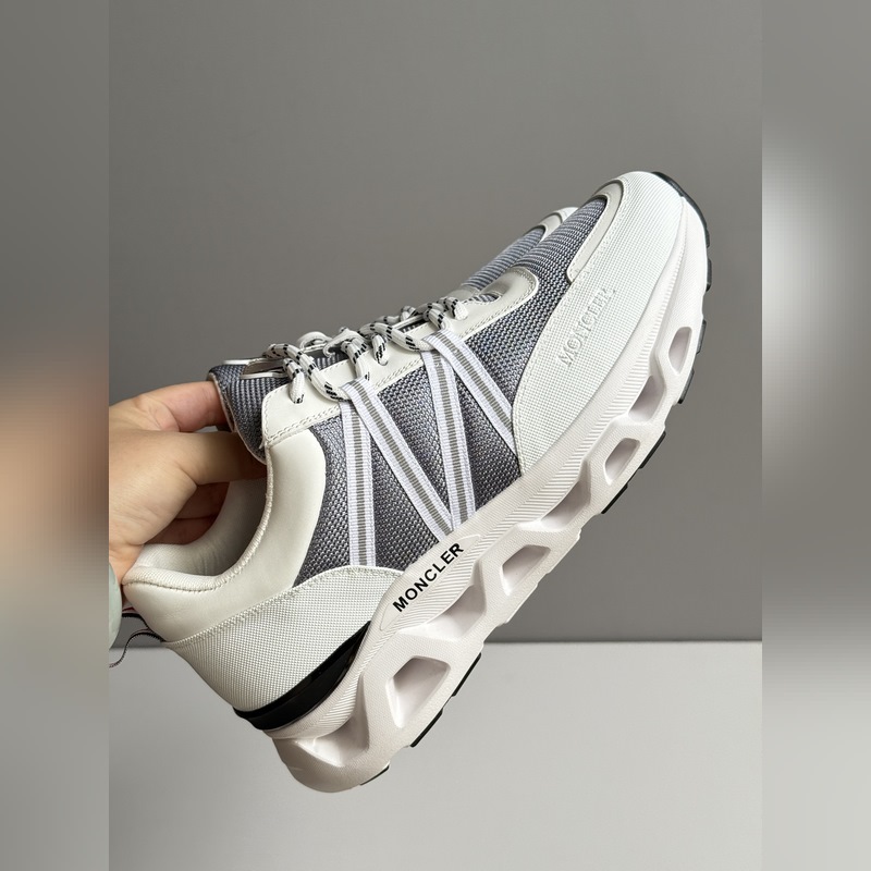 Moncler蒙口 男鞋運動鞋，進(jìn)口牛皮面、氯丁橡膠 各種材質(zhì)拼接打造，鞋面采用