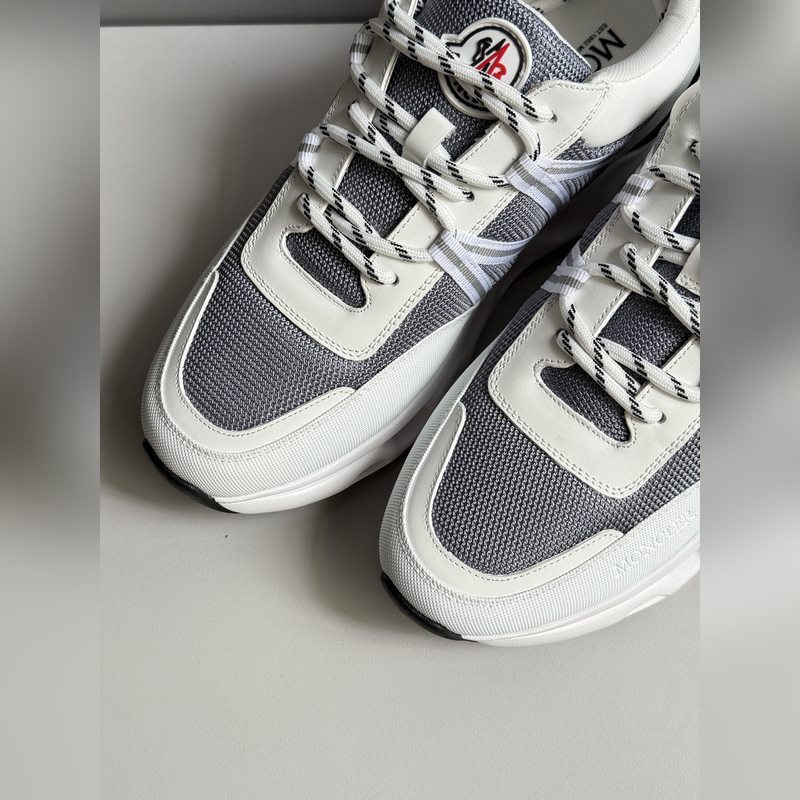 Moncler蒙口 男鞋運動鞋，進(jìn)口牛皮面、氯丁橡膠 各種材質(zhì)拼接打造，鞋面采用