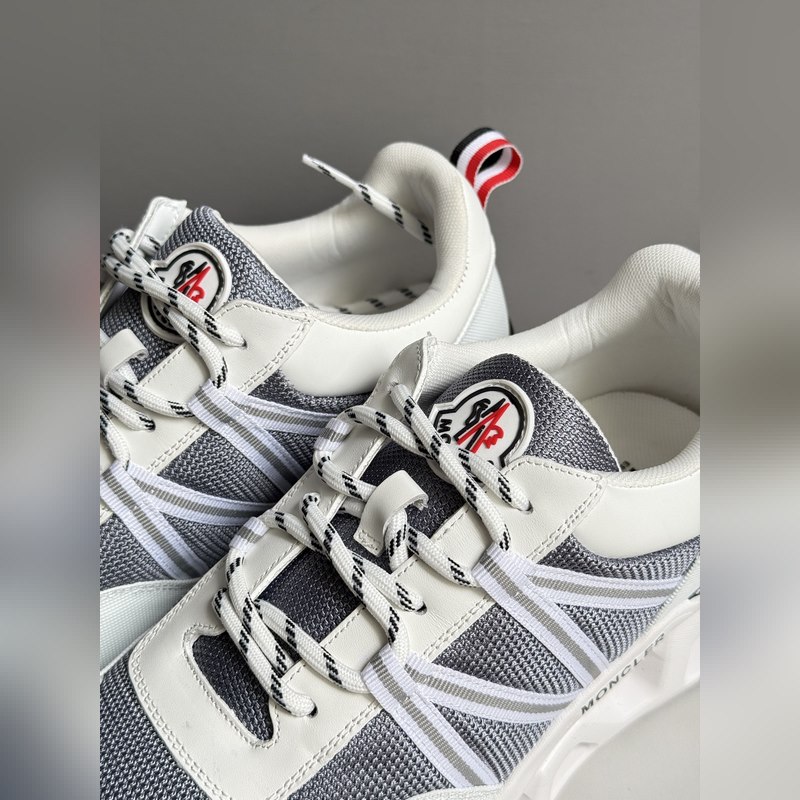 Moncler蒙口 男鞋運動鞋，進(jìn)口牛皮面、氯丁橡膠 各種材質(zhì)拼接打造，鞋面采用