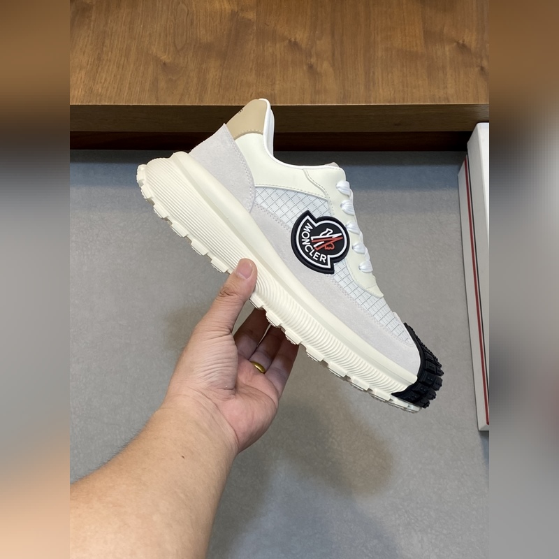 Moncler蒙口 男鞋運動鞋，進口透氣網(wǎng)面、氯丁橡膠 各種材質(zhì)拼接打造，鞋面采