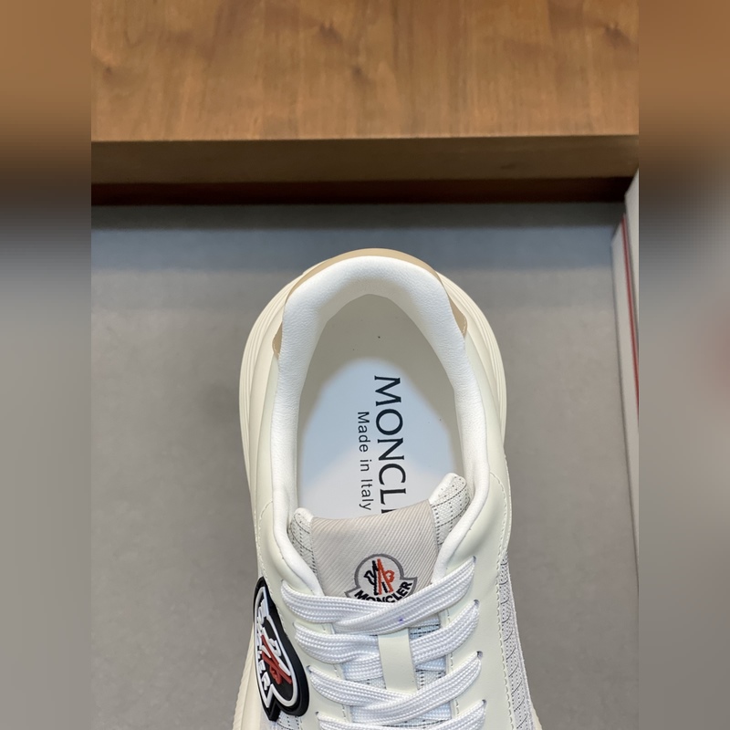Moncler蒙口 男鞋運動鞋，進口透氣網(wǎng)面、氯丁橡膠 各種材質(zhì)拼接打造，鞋面采