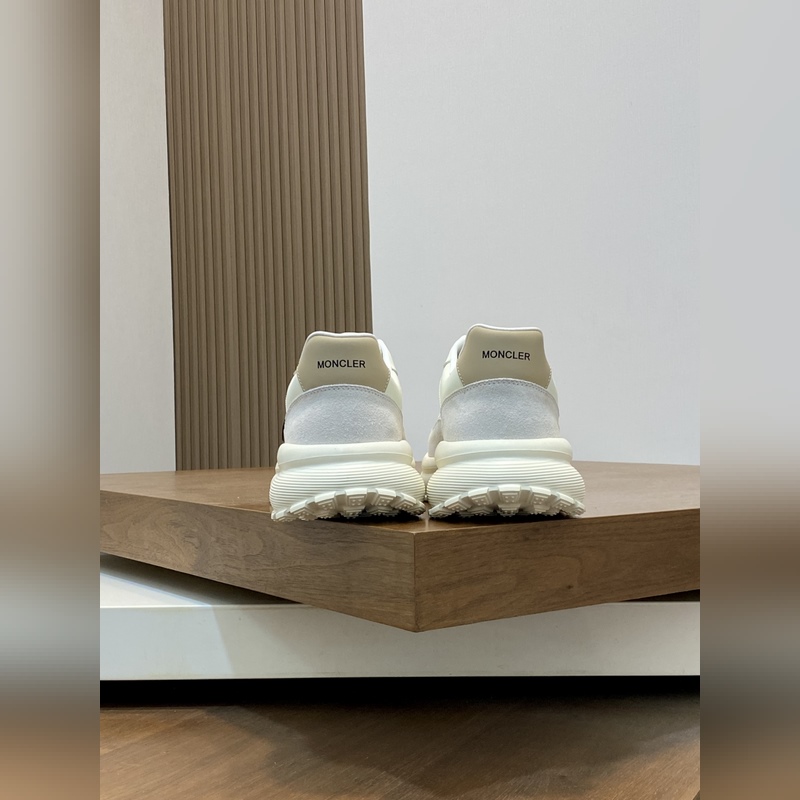 Moncler蒙口 男鞋運動鞋，進口透氣網(wǎng)面、氯丁橡膠 各種材質(zhì)拼接打造，鞋面采