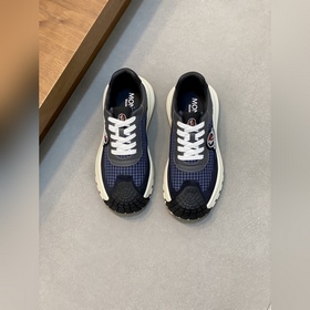 Moncler蒙口 男鞋運動鞋，進口透氣網面、氯丁橡膠 各種材質拼接打造，鞋面采