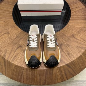 Moncler蒙口 男鞋運動鞋，進口牛皮面、氯丁橡膠 各種材質拼接打造，鞋面采用