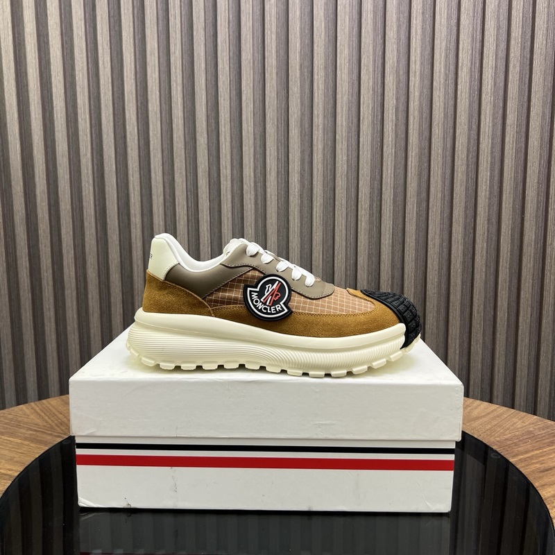 Moncler蒙口 男鞋運動鞋，進口牛皮面、氯丁橡膠 各種材質拼接打造，鞋面采用