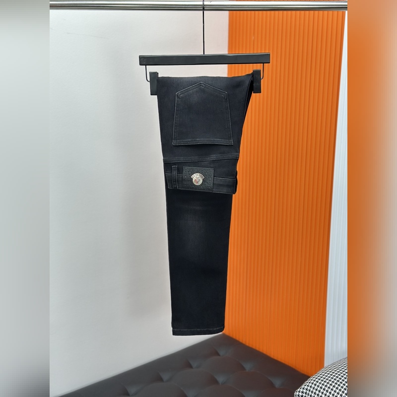 Moncler 蒙口，2026秋冬牛仔褲 面料升級，彈力腰圍，櫃臺同步發(fā)售，進(jìn)口