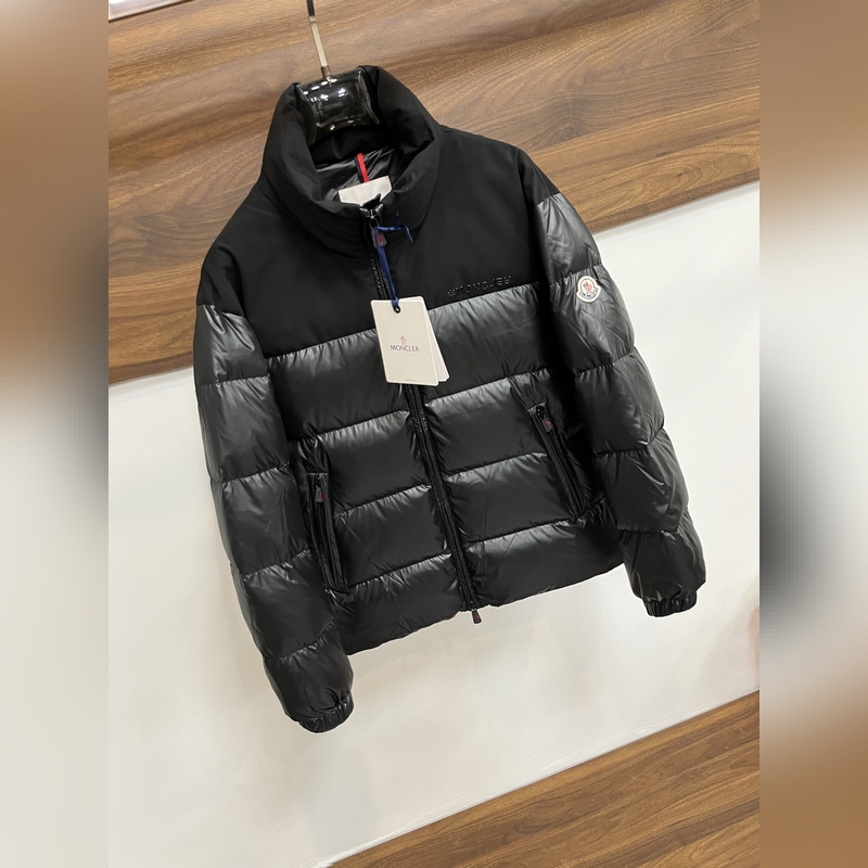主推羽絨 Moncler 2026最新款時尚設計師款羽絨外套 蒙口立領羽絨服，胸