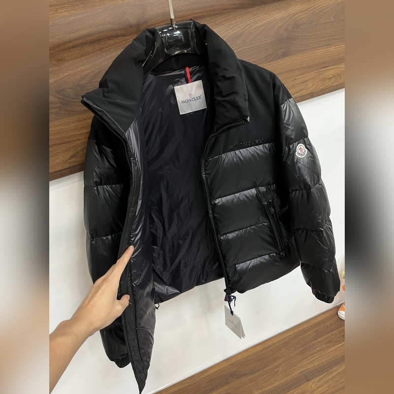 主推羽絨 Moncler 2026最新款時尚設計師款羽絨外套 蒙口立領羽絨服，胸