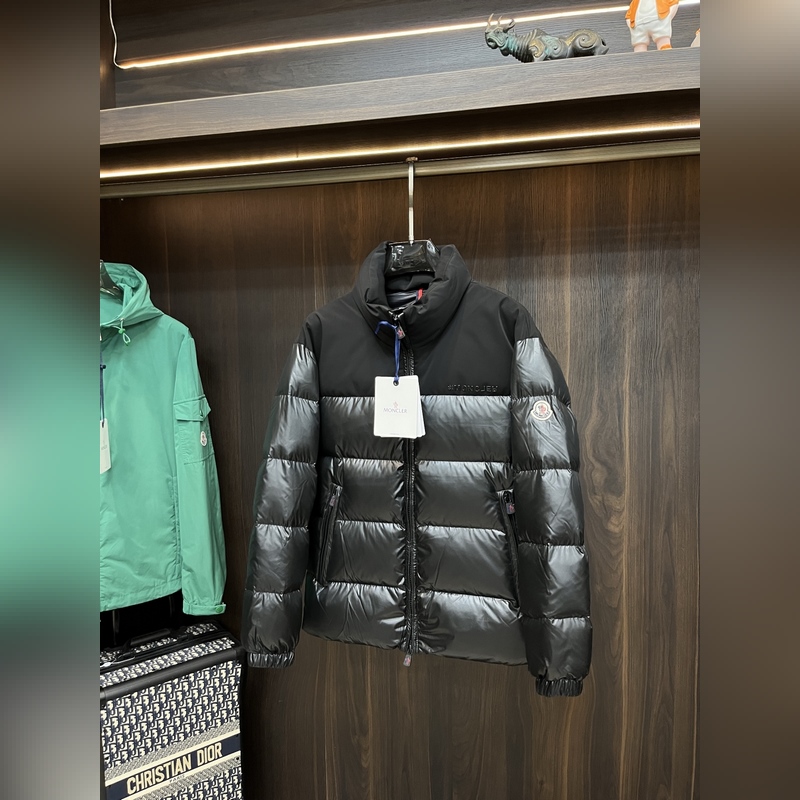 主推羽絨 Moncler 2026最新款時尚設計師款羽絨外套 蒙口立領羽絨服，胸