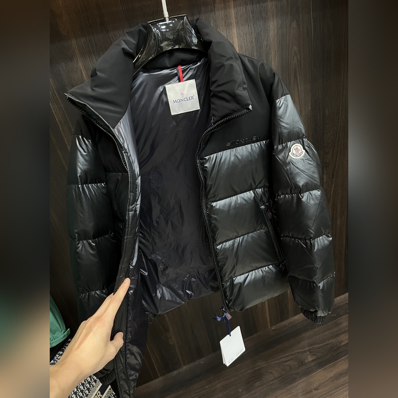 主推羽絨 Moncler 2026最新款時尚設計師款羽絨外套 蒙口立領羽絨服，胸