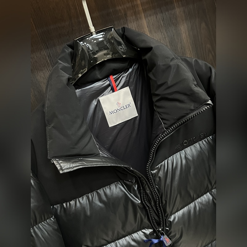 主推羽絨 Moncler 2026最新款時尚設計師款羽絨外套 蒙口立領羽絨服，胸