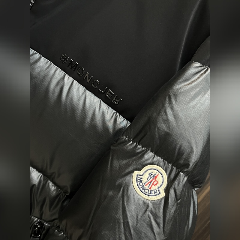 主推羽絨 Moncler 2026最新款時尚設計師款羽絨外套 蒙口立領羽絨服，胸