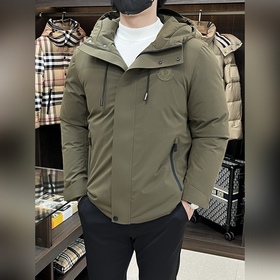 主推羽絨Moncler 2026最新款時尚設(shè)計師款羽絨外套 蒙口連帽羽絨服，胸口