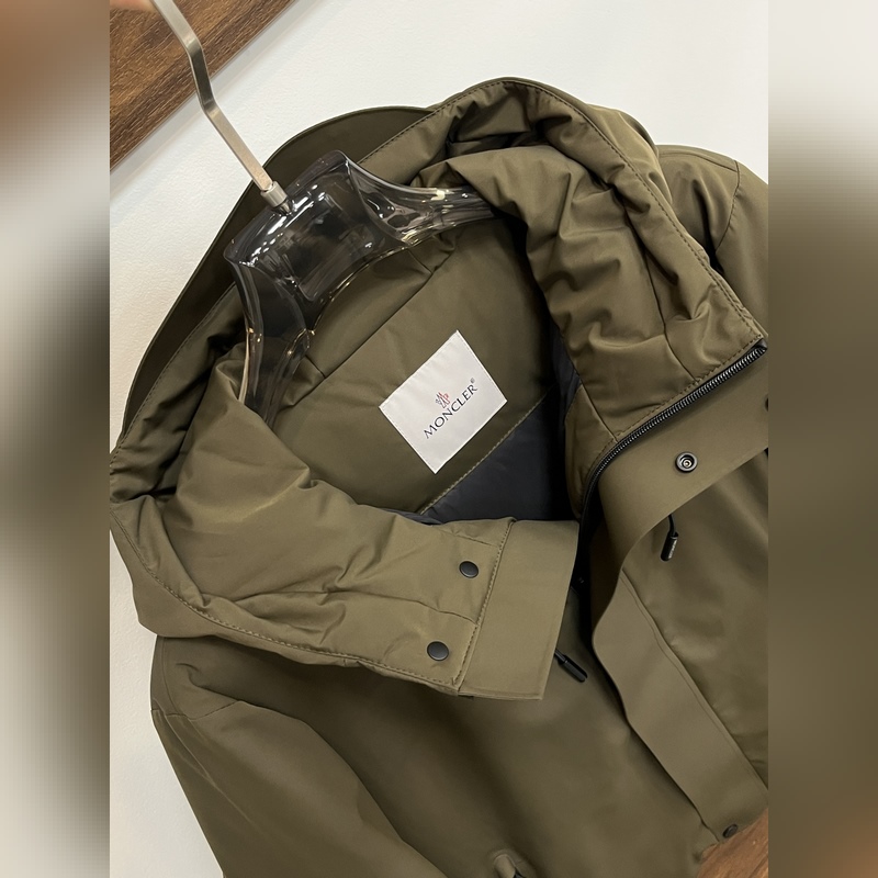 主推羽絨Moncler 2026最新款時尚設計師款羽絨外套 蒙口連帽羽絨服，胸口