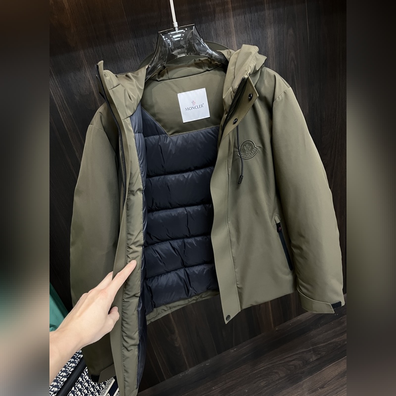 主推羽絨Moncler 2026最新款時尚設計師款羽絨外套 蒙口連帽羽絨服，胸口
