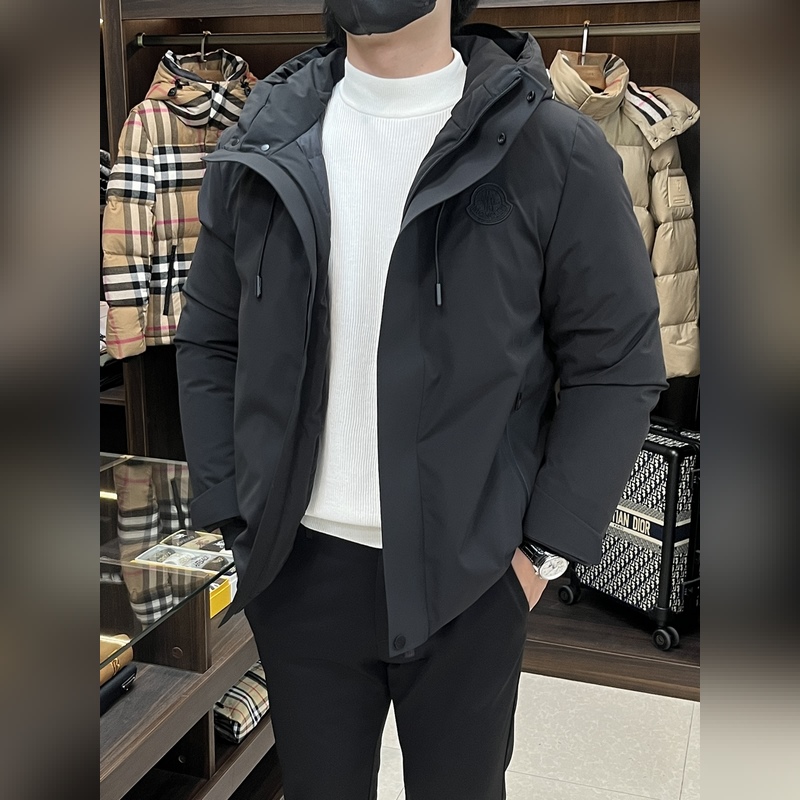 主推羽絨Moncler 2026最新款時尚設計師款羽絨外套 蒙口連帽羽絨服，胸口