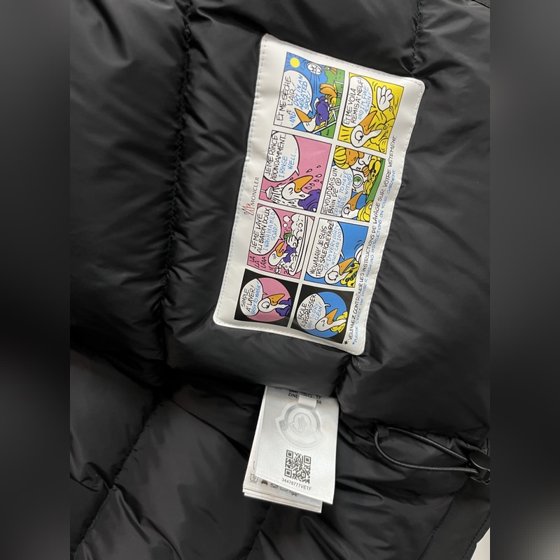 主推羽絨Moncler 2026最新款時尚設計師款羽絨外套 蒙口連帽羽絨服，胸口