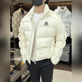 主推羽絨Moncler 2026最新款時尚設(shè)計師款羽絨外套 蒙口立領(lǐng)羽絨服，戶外