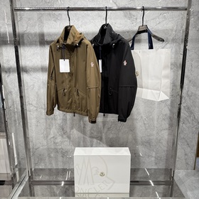 5秋冬新品發(fā)布，蒙口可立領(lǐng)，可帽款外套出貨，領(lǐng)子裡面有隱藏的帽子，面料及輔料全