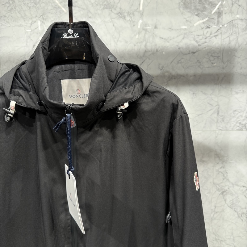 5秋冬新品發(fā)布，蒙口可立領，可帽款外套出貨，領子裡面有隱藏的帽子，面料及輔料全