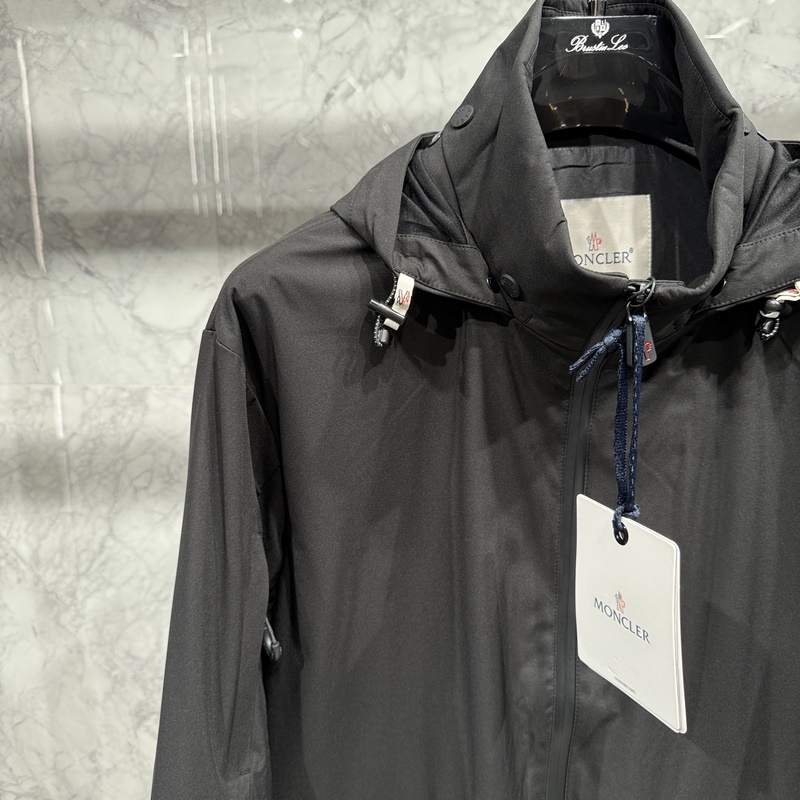 5秋冬新品發(fā)布，蒙口可立領，可帽款外套出貨，領子裡面有隱藏的帽子，面料及輔料全