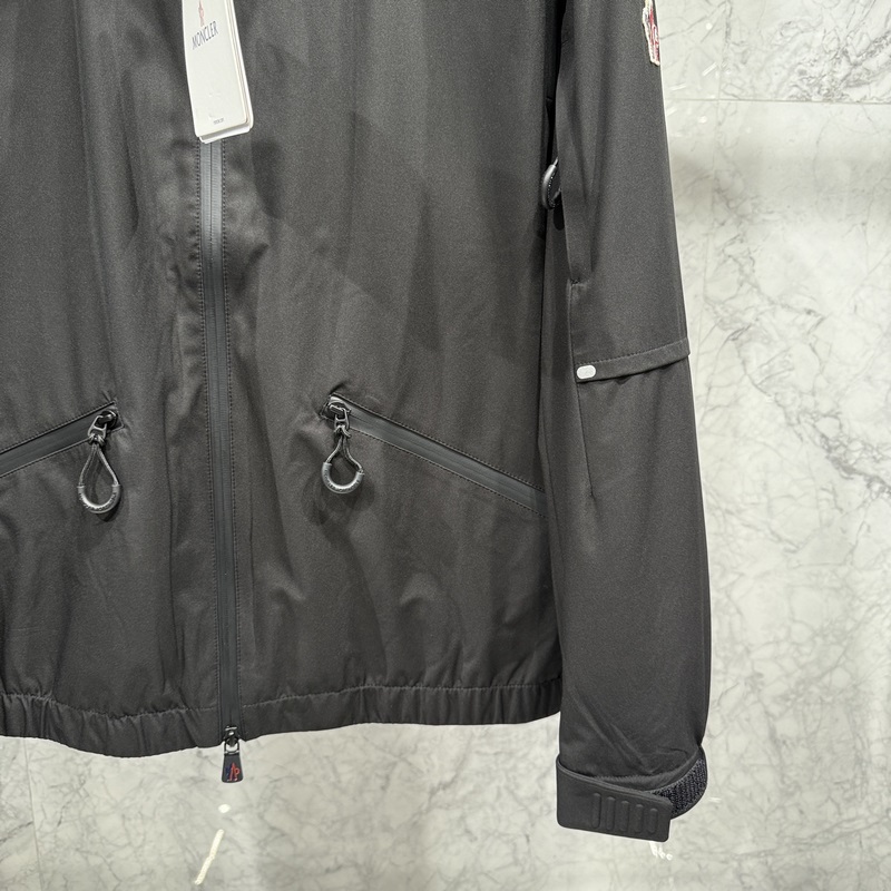 5秋冬新品發(fā)布，蒙口可立領，可帽款外套出貨，領子裡面有隱藏的帽子，面料及輔料全