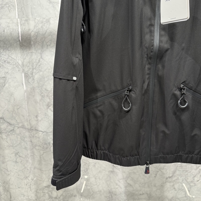 5秋冬新品發(fā)布，蒙口可立領，可帽款外套出貨，領子裡面有隱藏的帽子，面料及輔料全