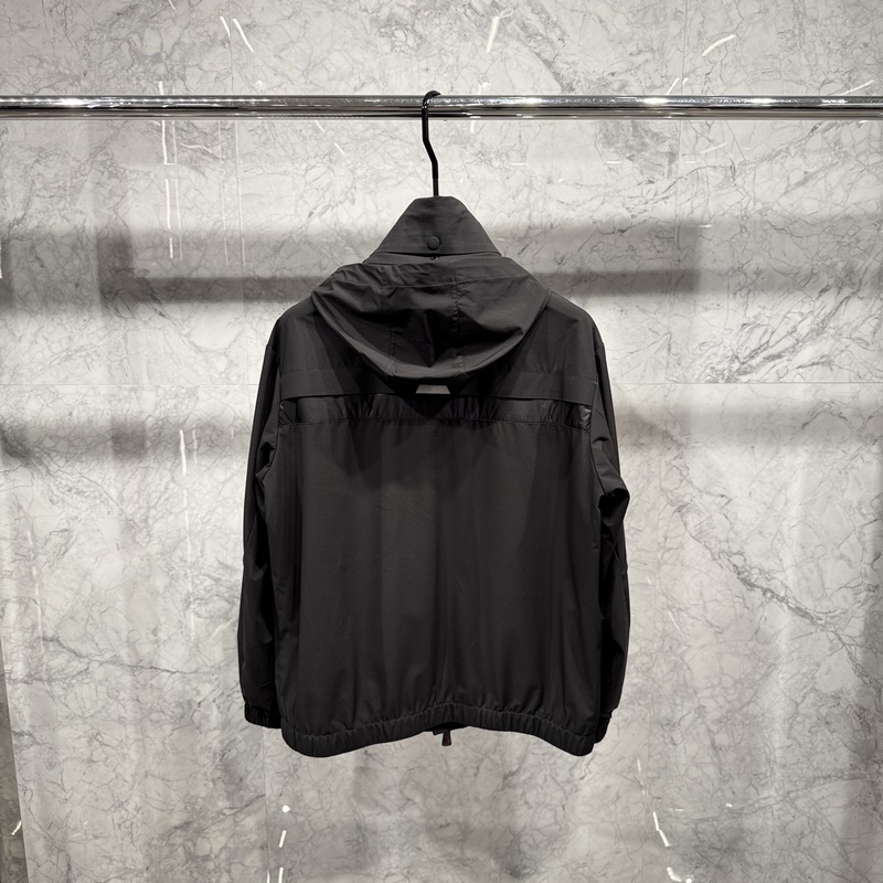 5秋冬新品發(fā)布，蒙口可立領，可帽款外套出貨，領子裡面有隱藏的帽子，面料及輔料全