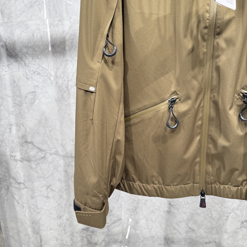 5秋冬新品發布，蒙口可立領，可帽款外套出貨，領子裡面有隱藏的帽子，面料及輔料全