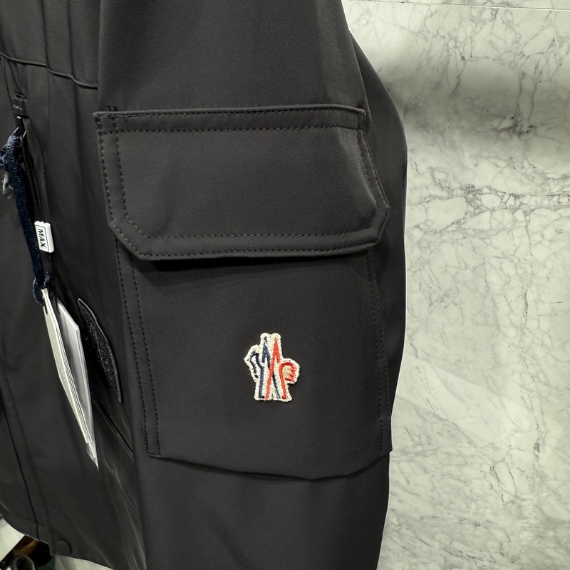 25秋冬新品發(fā)布，蒙口工裝款棉衣出貨，面料及輔料全部原版訂制，工裝機能風做工複雜