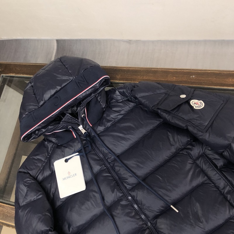Moncler 蒙口 炸裂 新品] 設(shè)計(jì)時(shí)尚百搭舒適透氣連帽蒙口羽絨服~支持N