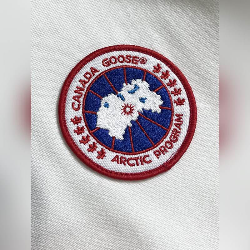 Canada Goose 大鵝 2026Fw早秋仔章經(jīng)典圓領(lǐng)衛(wèi)衣，定制400G面