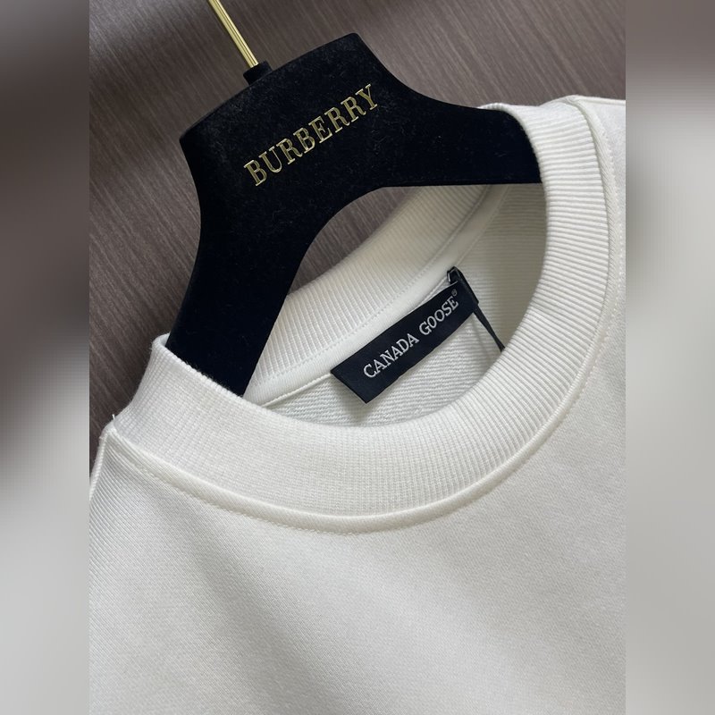 Canada Goose 大鵝 2026Fw早秋仔章經(jīng)典圓領(lǐng)衛(wèi)衣，定制400G面