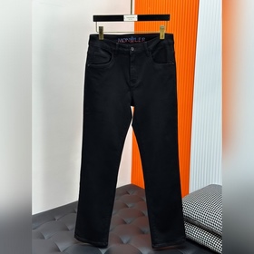 Moncler 蒙口高端定制直筒版型 ，2026秋冬牛仔褲 櫃臺同步發售，進口固