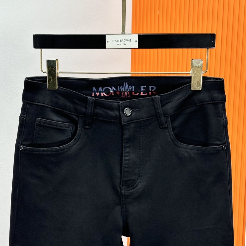Moncler 蒙口高端定制直筒版型 ，2026秋冬牛仔褲 櫃臺同步發售，進口固