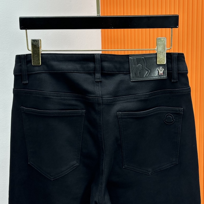 Moncler 蒙口高端定制直筒版型 ，2026秋冬牛仔褲 櫃臺同步發售，進口固