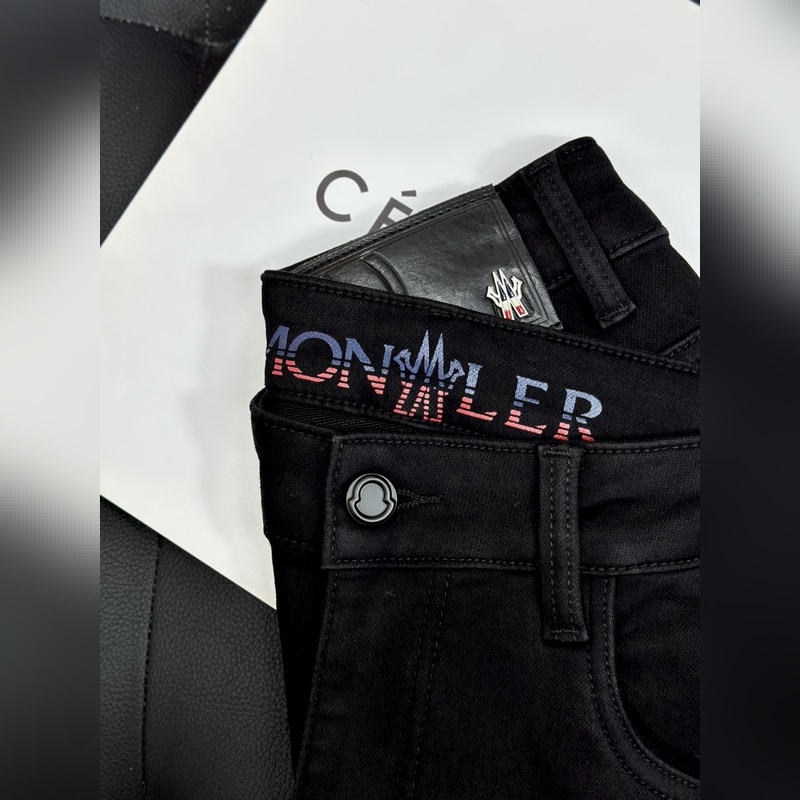 Moncler 蒙口高端定制直筒版型 ，2026秋冬牛仔褲 櫃臺同步發售，進口固