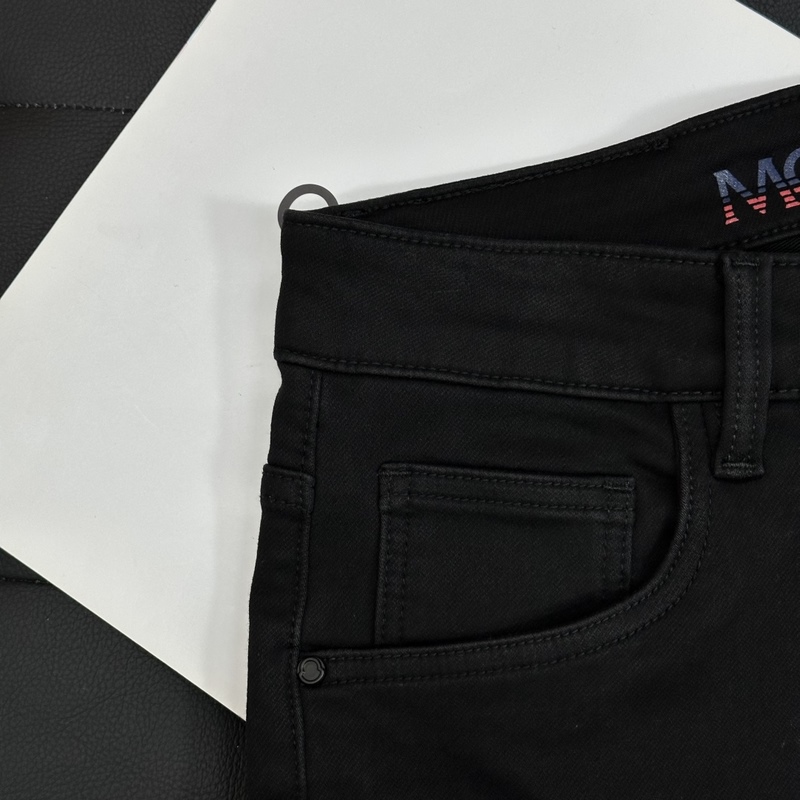 Moncler 蒙口高端定制直筒版型 ，2026秋冬牛仔褲 櫃臺同步發售，進口固
