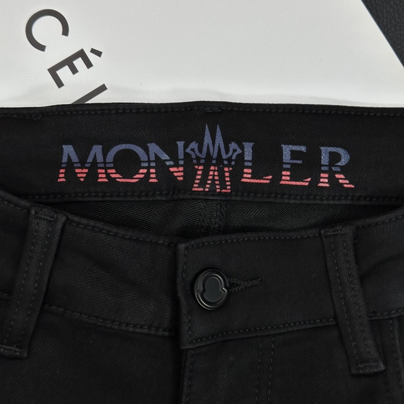 Moncler 蒙口高端定制直筒版型 ，2026秋冬牛仔褲 櫃臺同步發售，進口固