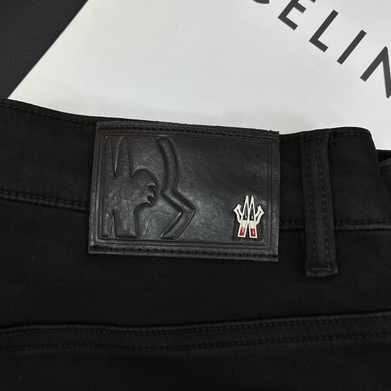 Moncler 蒙口高端定制直筒版型 ，2026秋冬牛仔褲 櫃臺同步發售，進口固