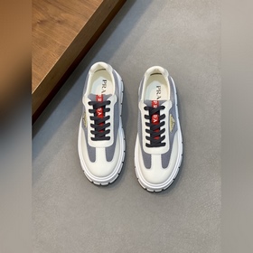 Prada，普拉達 男士皮革休閑運動鞋 采用進口小牛皮拼接網布鞋面，立體幾何分割